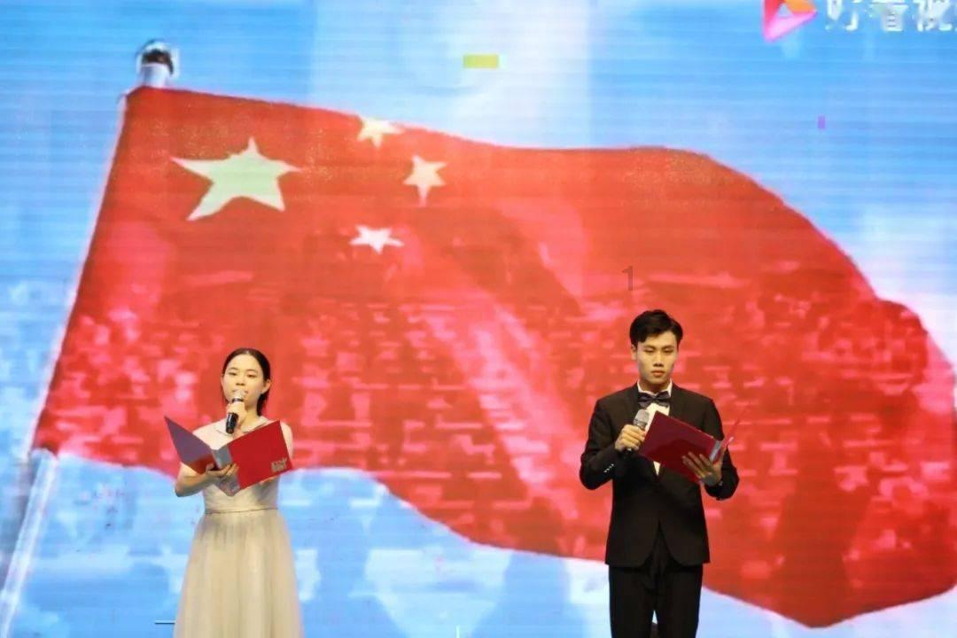 可爱的女生解救
